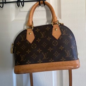 Louis Vuitton Alma bb- dust bag included